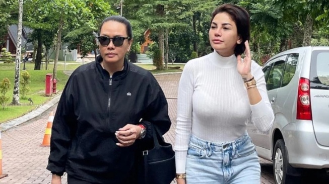 Fitri Salhuteru Serang Balik Nikita Mirzani: Bintang Iklan Judol, Teriak Judol