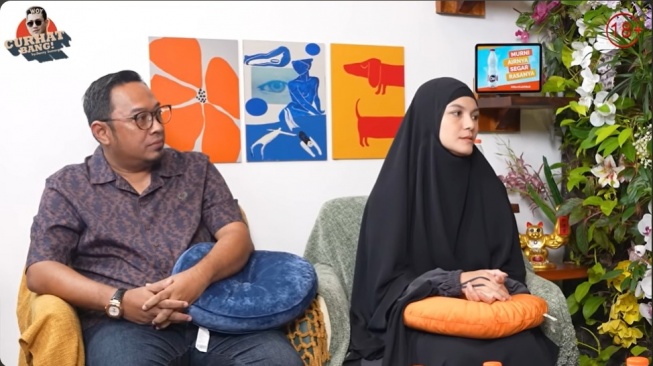 Nadya Almira dan kuasa hukumnya (Youtube/Denny Sumargo)