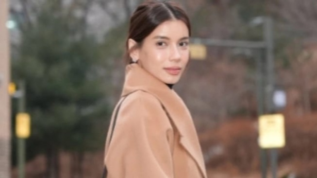 Detik-Detik Sabrina Chairunnisa Pulang ke Rumah, Bantah Rumor Perceraian?