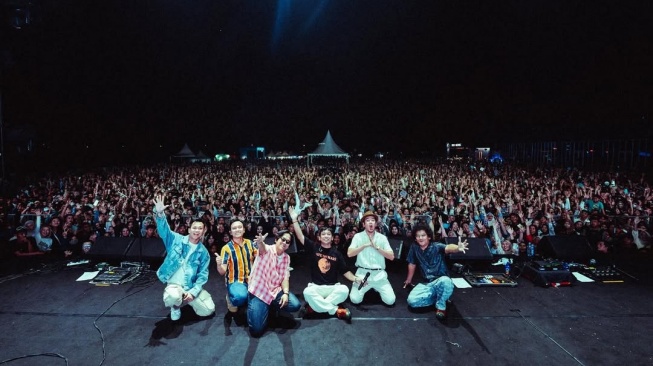 D'Masiv memberi suguhan spesial saat tampil di ajang Synchronize Fest 2025, Jumat (3/10/20205). [Instagram]