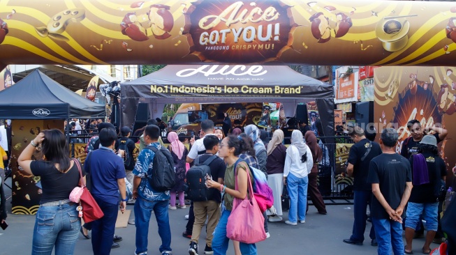 Suasana acara Aice Got You! Panggung Crispymu! di Jakarta, pada Jumat (3/10/2025). [Suara.com/Alfian Winanto]
