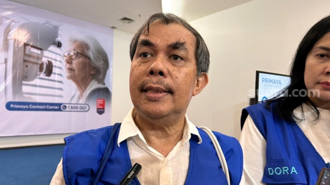 Ketua Persatuan Dokter Spesialis Mata Indonesia (PERDAMI) Cabang Bekasi, dr. Irsad Sadri, Sp.M di Primaya Hospital Bekasi Timur, Jawa Barat, Minggu (28/6/2025) (Suara.com/Dini Afrianti Efendi)