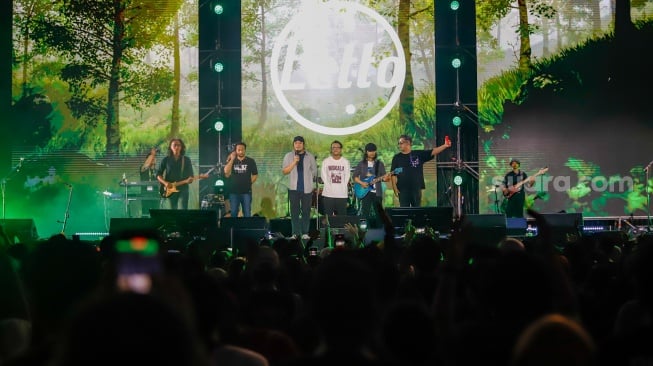 Grup musik Letto tampil menghibur penonton di acara Synchronize Fest 2025 di Gambir Expo Kemayoran, Jakarta, Jumat (3/10/2025). [Suara.com/Alfian Winanto]