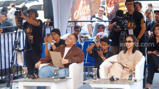 Ekspresi dewan juri saat menilai peserta yang unjuk bakat dalam acara Aice Got You! Panggung Crispymu! di Jakarta, pada Jumat (3/10/2025). [Suara.com/Alfian Winanto]