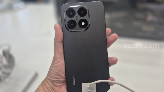Penjualan pwrdana Xiaomi 15T Series di Jakarta, Sabtu (4/10/2025). [Suara.com/Dythia]
