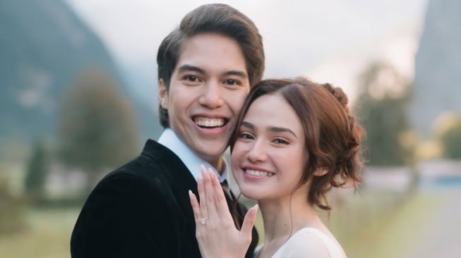 Setahun Pacaran, El Rumi Lamar Syifa Hadju di Swiss