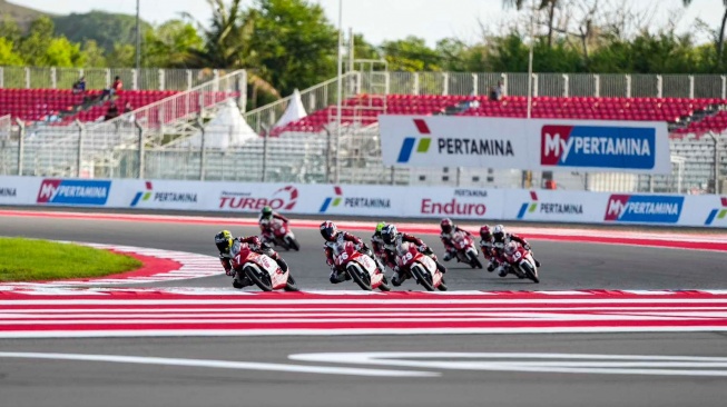Pebalap Astra Honda Racing School (AHRS) Saat Beraksi di Sirkuit Mandalika. (Foto: AHM)
