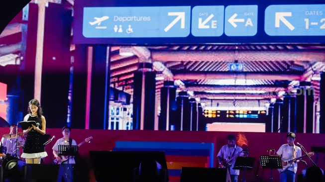 Artis Leya Princy tampil dalam Pertunjukan Musikal Rangga & Cinta di acara Synchronize Fest 2025 di Gambir Expo Kemayoran, Jakarta, Sabtu (4/10/2025). [Suara.com/Alfian Winanto]