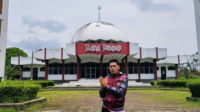 Rumah Kediaman dan mesjid Itje Trisnawati yang saat ini terbengkalai (Instagram)