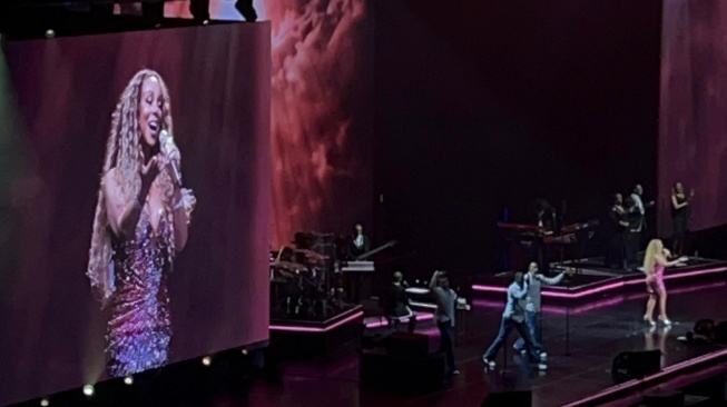 Gerakan Kaku Mariah Carey saat Konser di Sentul Jadi Sorotan, Benarkah karena Sakit Fibromyalgia?