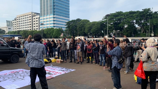 Demo di DPR, Koalisi Sipil hingga Mahasiswa Desak Hentikan Represi dan Bebaskan Tahanan Politik