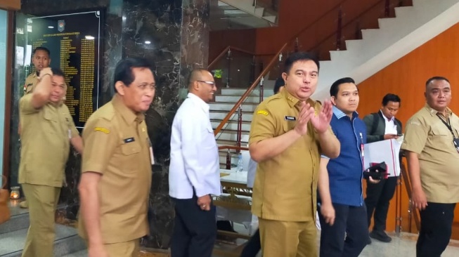 Sekjen Kemendagri Tomsi Tohir usai memimpin Rakor di Sasana Bhakti Praja (Suara.com/CNR ukirsari)