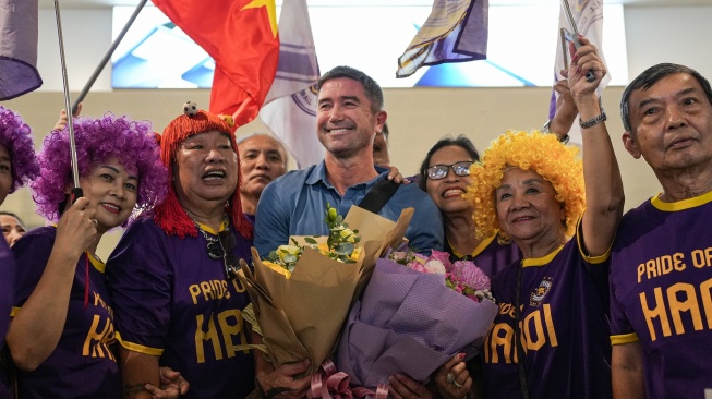 Legenda Australia Harry Kewell Resmi Latih Klub Vietnam Hanoi FC