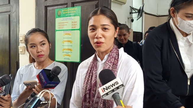 Terseret Korupsi hingga Dioperasi Ambeien, Istri Nadiem Curhat: Anak-Anak Tiap Hari Mencari Ayahnya