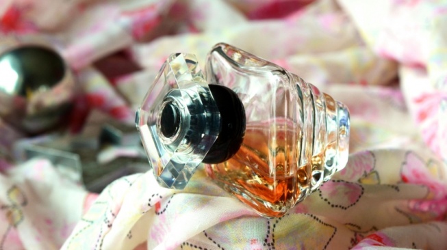 4 Rekomendasi Parfum Wanita Tahan Lama dan Murah, Rahasia Wangi Mewah Tanpa Bikin Bokek
