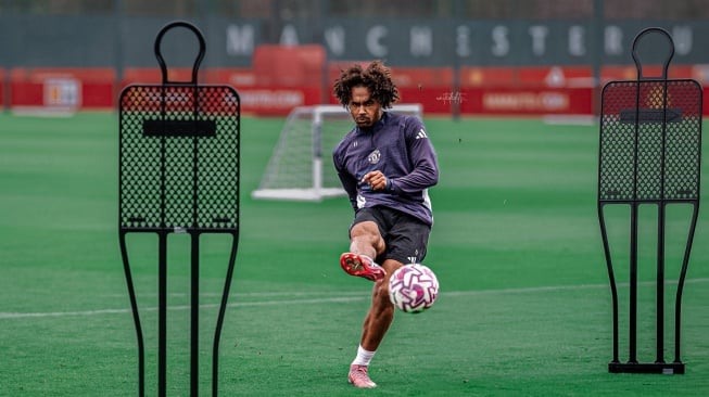 Diacuhkan Ruben Amorim, Joshua Zirkzee Diperebutkan Juventus dan AC Milan