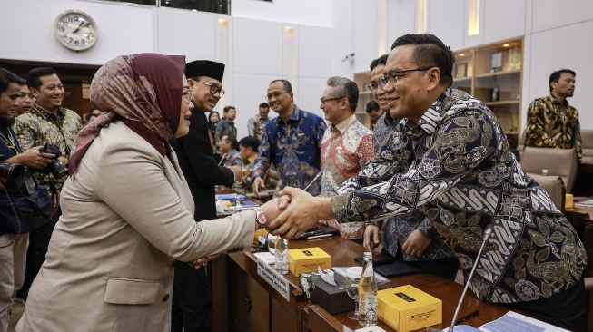 Tangani Bencana Sumatra, DPR ke Bos Pertamina: Di-WA Tengah Malam Langsung Balas!