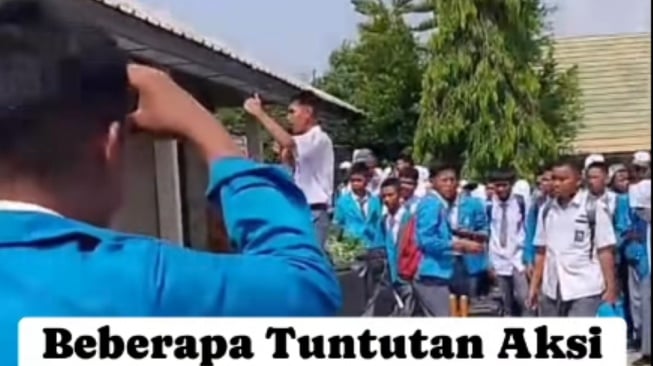 Bukan Demo Biasa! Ribuan Siswa SMK Negeri 1 Indralaya Desak Kepsek Mundur: Karena Arogan!