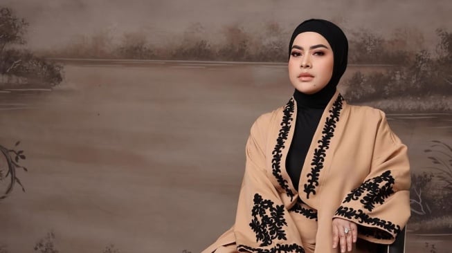 Fakta Kasus Adik Syahrini Diduga Plagiat Foto Siomay Chef Devina (Instagram)