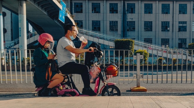 Nggak Nyangka 4 Motor Listrik Keren Ini Harganya Cuma 5 Jutaan? Ini Rekomendasinya