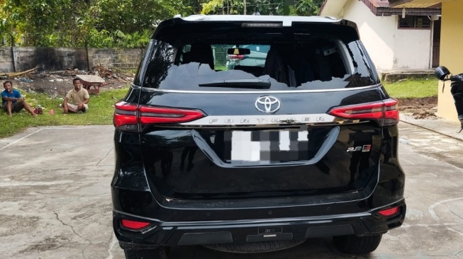 Penertiban Tambang Emas Ilegal Berujung Ricuh, Mobil Kapolres Kuansing Rusak