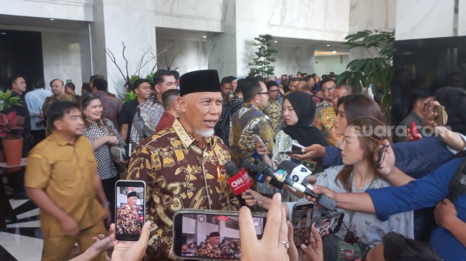 Dana Transfer Dipangkas, Gubernur Sumbar Minta Pusat Ambil Alih Gaji ASN Daerah Rp373 T!