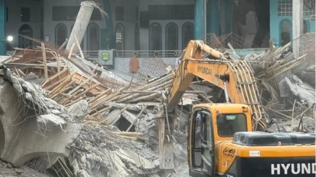 Polda Jatim Bakal Tetapkan Tersangka Usai Evakuasi Tragedi Ponpes Al Khoziny Rampung
