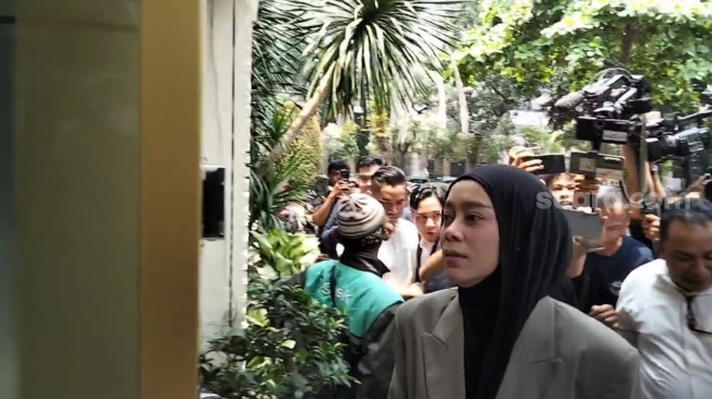 Lesti Kejora ditemui di Polda Metro Jaya pada Rabu, 8 Oktober 2025. [Suara.com/Rena Pangesti]