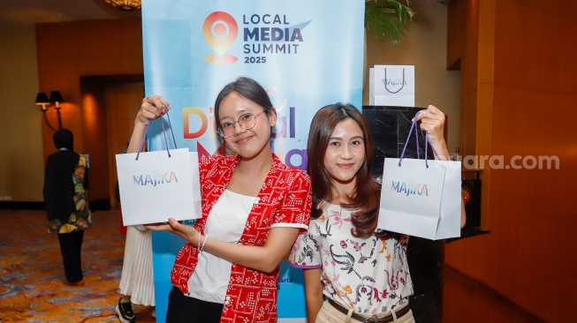 Peserta berfoto saat acara Local Media Summit (LMS) 2025 di Hotel JW Marriot, Jakarta, pada Selasa (7/10/2025). [Suara.com/Alfian Winanto]