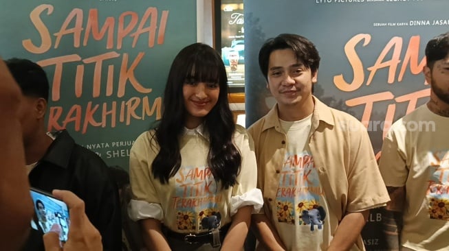 Arbani Yasiz dan Mawar de Jongh dalam konferensi pers film Sampai Titik Terakhirmu di Senayan City, Jakarta Pusat pada Rabu, 7 Oktober 2025. [Suara.com/Rena Pangesti]