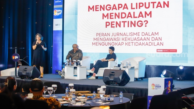 Narasumber memberikan pemaparan dalam sesi talkshow dan workshop saat acara Local Media Summit (LMS) 2025 di Hotel JW Marriot, Jakarta, pada Selasa (7/10/2025). [Suara.com/Alfian Winanto]