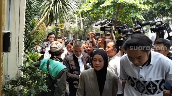 Lesti Kejora ditemui di Polda Metro Jaya pada Rabu, 8 Oktober 2025. [Suara.com/Rena Pangesti]