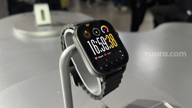 Jam tangan Realme Watch 5 yang resmi diluncurkan ke Indonesia pada Rabu (8/10/2025). [Suara.com/Dicky Prastya]