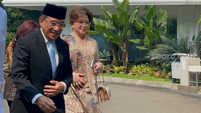 Benjamin Paulus Hadir di Istana Pakai Setelan Jas dan Dasi Biru, Bakal Dilantik jadi Wamenkes?