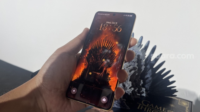 Realme 15 Pro Game of Thrones Limited Edition yang resmi dikenalkan ke Indonesia pada Rabu (8/10/2025). [Suara.com/Dicky Prastya]