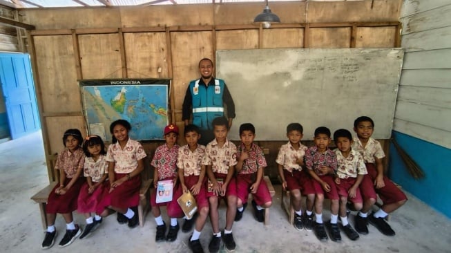 Ratusan Siswa di 82 Sekolah Mamasa Sulawesi Barat Rasakan Digitalisasi Berkat Listrik Masuk Desa