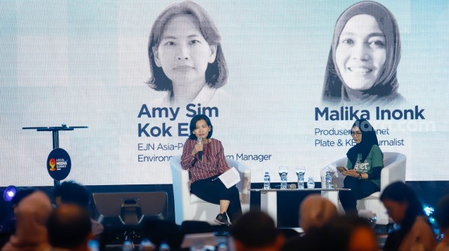 Narasumber memberikan pemaparan dalam sesi talkshow dan workshop saat acara Local Media Summit (LMS) 2025 di Hotel JW Marriot, Jakarta, pada Rabu (8/10/2025). [Suara.com/Alfian Winanto]