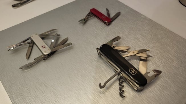 Rahasia Traveler Pro: Mengapa Swiss Army Knife Wajib Dibawa dalam Perjalanan!