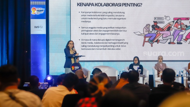 Narasumber memberikan pemaparan dalam sesi talkshow dan workshop saat acara Local Media Summit (LMS) 2025 di Hotel JW Marriot, Jakarta, pada Selasa (7/10/2025). [Suara.com/Alfian Winanto]