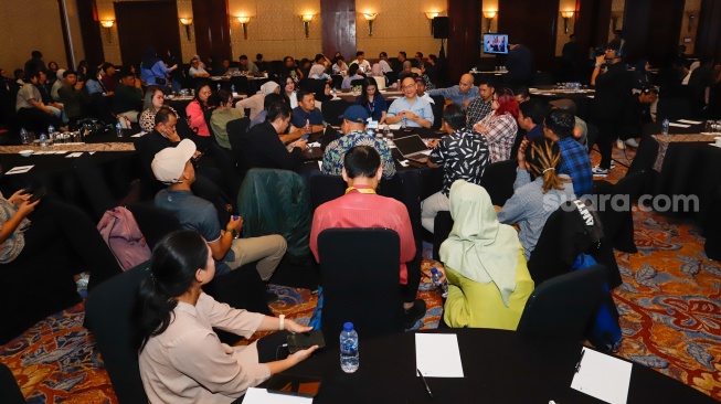 Para peserta mengikuti Coaching Clinic dalam sesi talkshow dan workshop saat acara Local Media Summit (LMS) 2025 di Hotel JW Marriot, Jakarta, pada Rabu (8/10/2025). [Suara.com/Alfian Winanto]