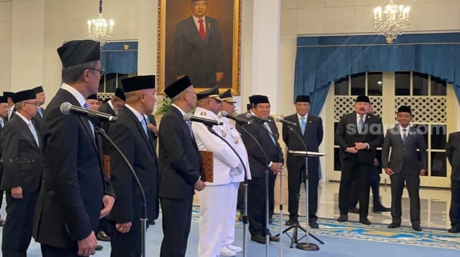 Prabowo Lantik Gubernur dan Wakil Gubernur Papua di Istana, Begini Sumpahnya