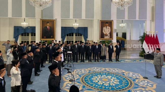 Presiden RI Prabowo Subianto melantik sejumlah pejabat di Istana Negara, Jakarta. (Suara.com/Novoan)