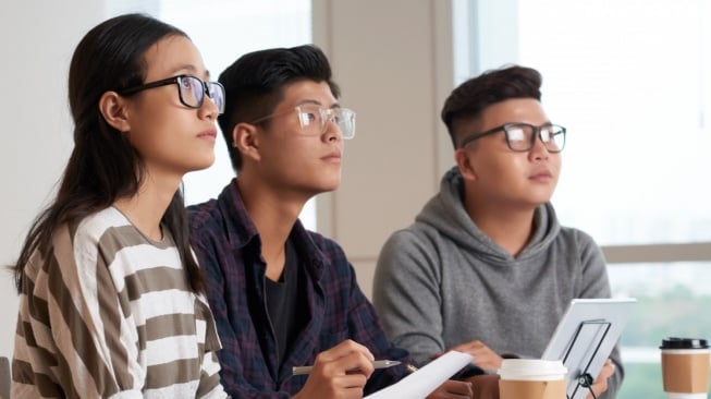 ilustrasi mahasiswa fresh graduate magang (freepik/pressfoto)