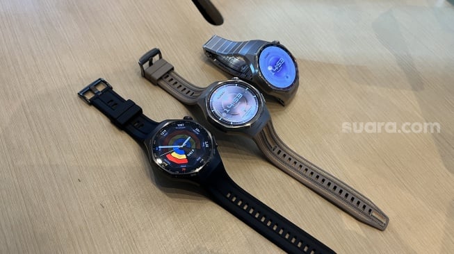 Huawei Watch GT 6 Pro yang resmi dikenalkan ke Indonesia pada Kamis (9/10/2025). [Suara.com/Dicky Prastya]