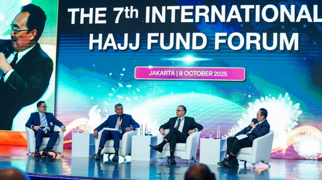 (dari kiri ke kanan) Kepala Badan Pelaksana BPKH Fadlul Imansyah, Founder Tazkia University Safii Antonio, Executive Director Operation Lembaga Tabung Haji Malaysia Datuk Mohamed Ameen Abdul Wahab, Pakistan Hajj Mission Saudi Arabia Abdul Wahab Soomro dalam The 7th International Hajj Fund Forum, pada Kamis (8/10/2025). [Handout]