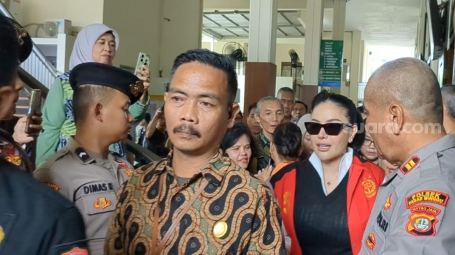 Nikita Mirzani usai dituntut 11 tahun penjara dalam sidang kasus pemerasan dan TPPU di Pengadilan Negeri Jakarta Selatan, Kamis, 9 Oktober 2025 [Suara.com/Adiyoga Priyambodo].