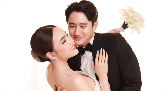Nikahi Amanda Manopo, Ekspresi Kenny Austin di Momen Pemberkatan Jadi Sorotan