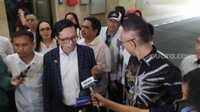 Dipimpin Duo Ade! Relawan Jokowi 'Geruduk' Bareskrim Minta Polda Tuntaskan Kasus Fitnah Ijazah Palsu
