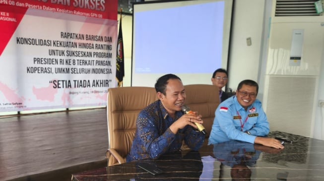 Relawan GPN 08 Gelar 'Ngaliwet Rakyat' Peringati Setahun Jabatan Presiden