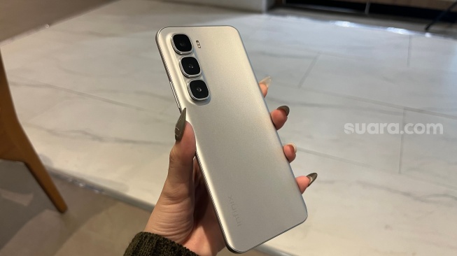 Review Infinix Hot 60 Pro Plus. [Suara.com/Zefanya Amabel Christi]